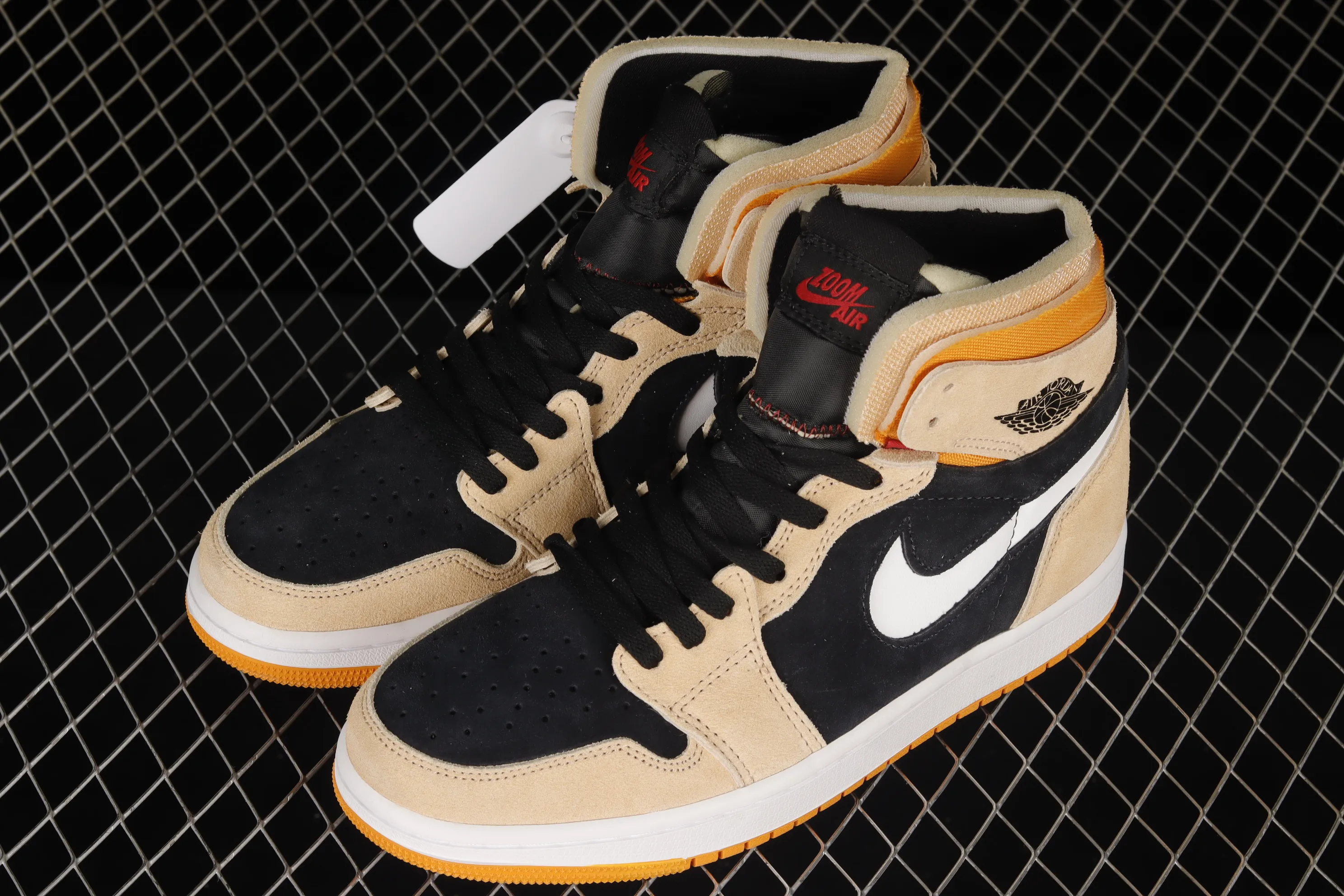 All categories Air Jordan Jordan series basketball shoes Air Jordan 1 High Air Jordan 1 Zoom CMFT AJ1 Joe 1 white, black and yellow color matching CT0978-200